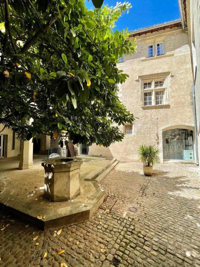 Appartement Aux Pieds Du Palais Des Papes. Avignon Exterior foto